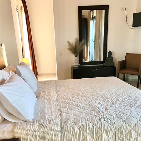 Delight House'S Hotell Afytos Exteriör bild