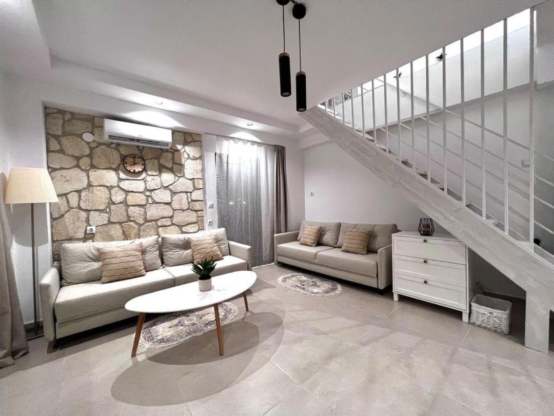 Delight House'S Hotell Afytos Exteriör bild