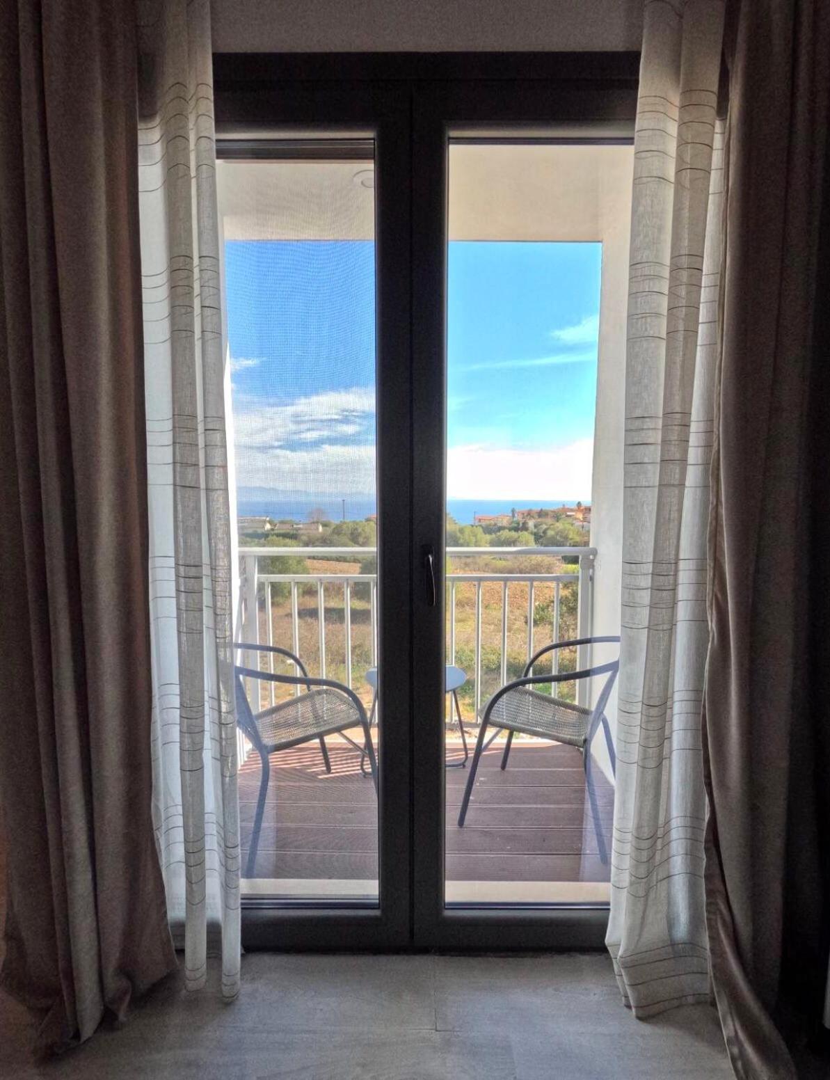 Delight House'S Hotell Afytos Exteriör bild