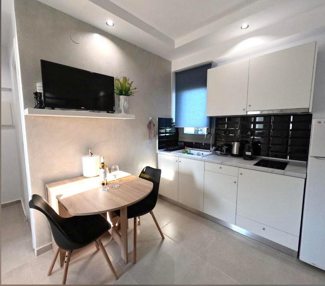 Delight House'S Hotell Afytos Exteriör bild