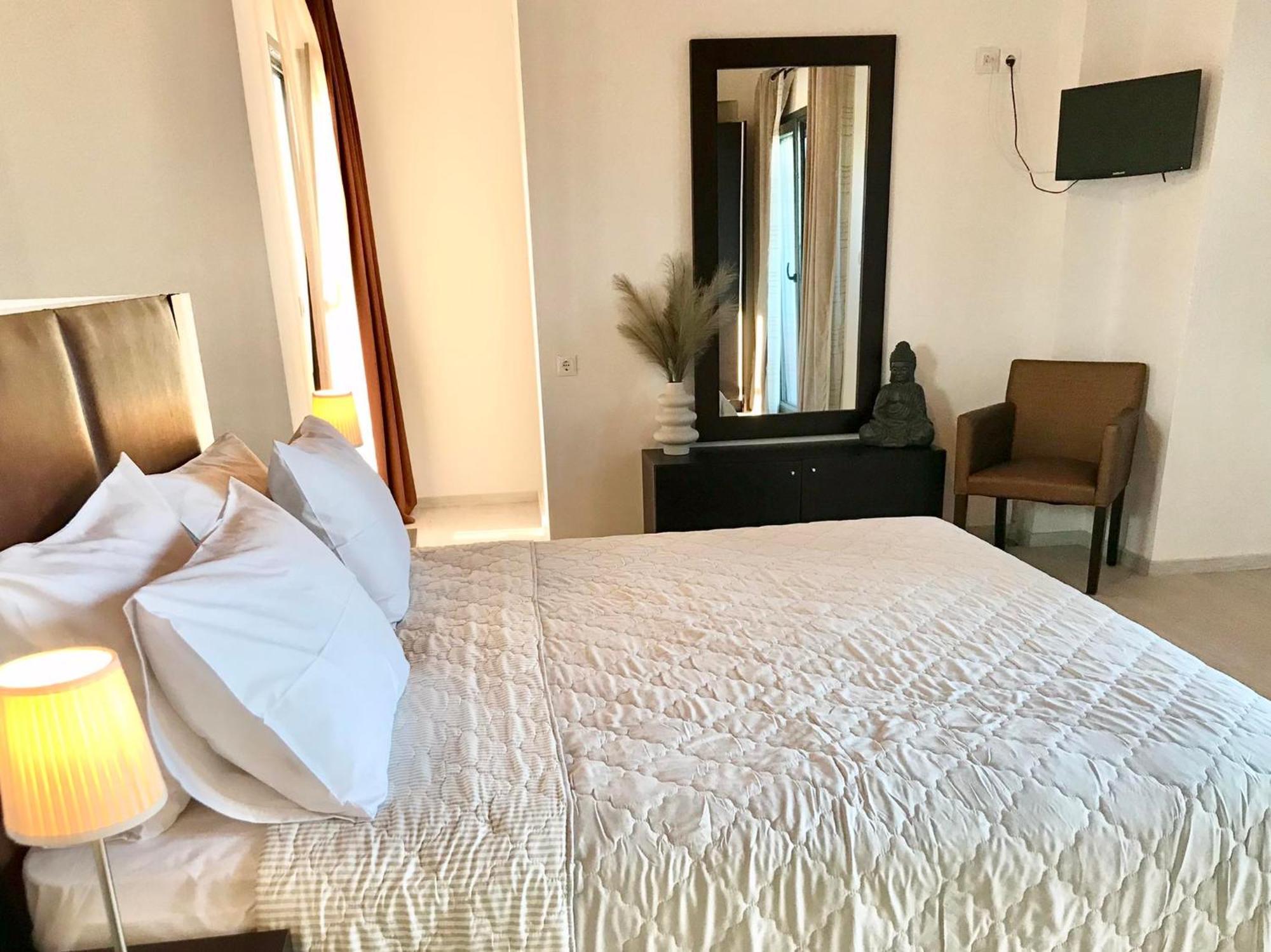 Delight House'S Hotell Afytos Exteriör bild