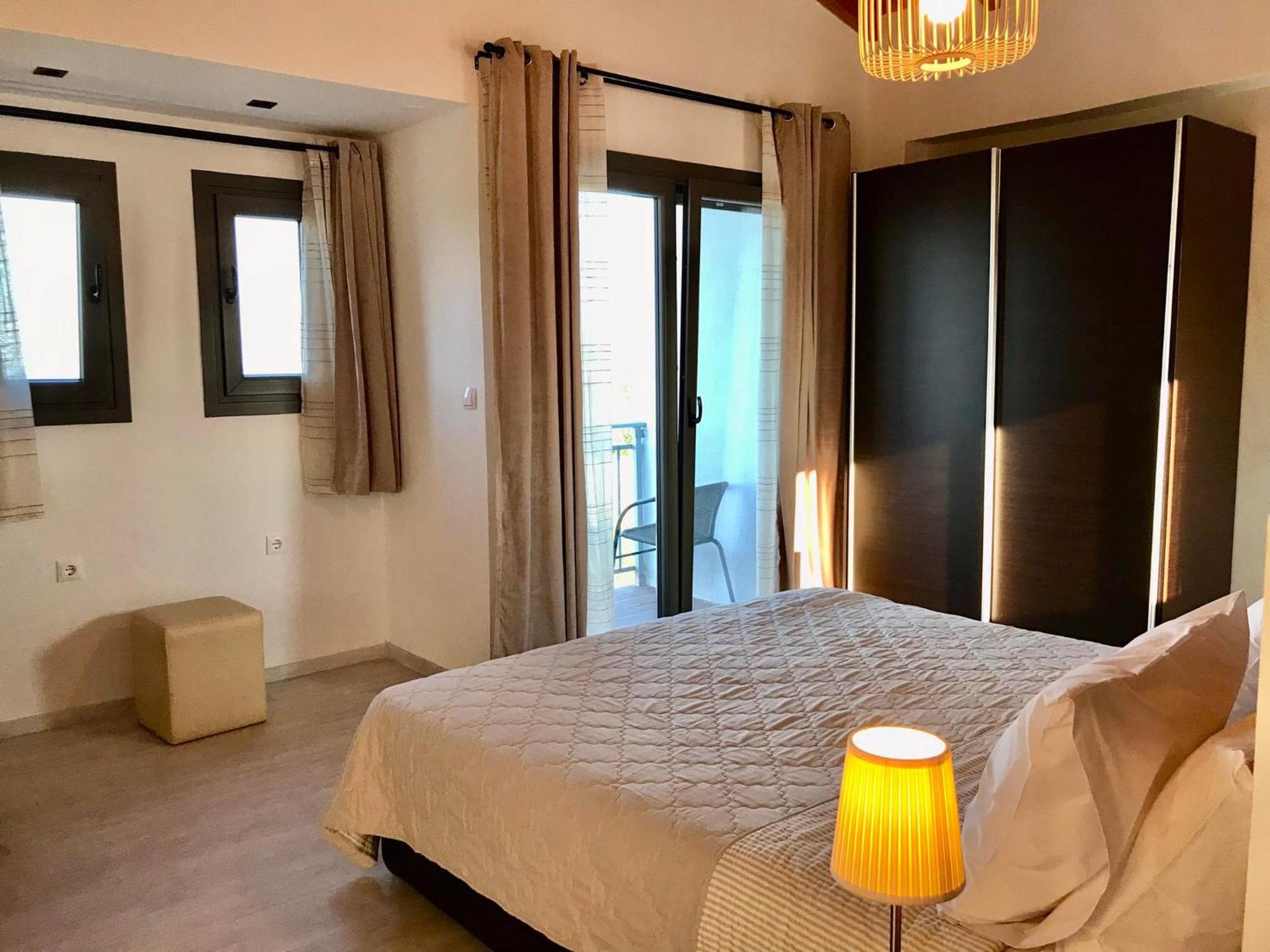 Delight House'S Hotell Afytos Exteriör bild